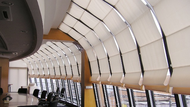 杭州电动天棚帘现代玻璃采光顶建筑遮阳的必要选择
